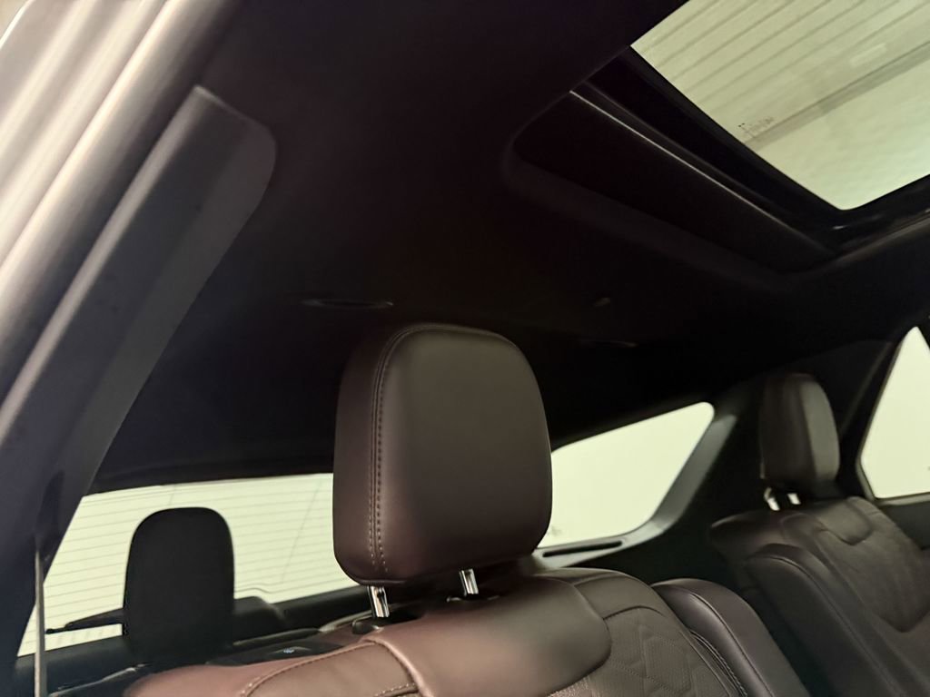 Used 2025 Ford Explorer Platinum w/ LUX Leather Package image 15