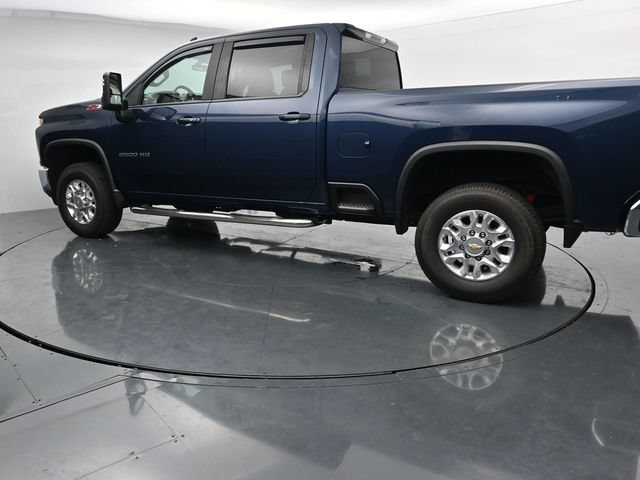 Used 2022 Chevrolet Silverado 2500 LT w/ Convenience Package AWD/4WD image 2
