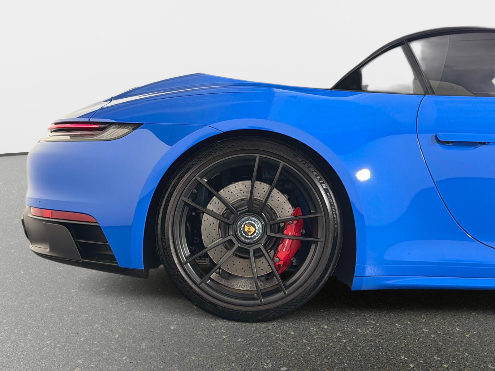 Used 2023 Porsche 911 Carrera 4 GTS w/ Premium Package AWD/4WD image 18