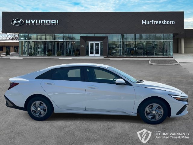 New 2026 Hyundai Elantra SE FWD image 4