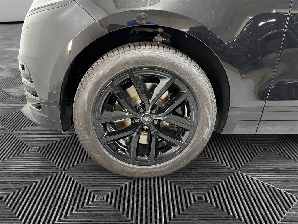 New 2026 Land Rover Range Rover Velar Dynamic SE image 14