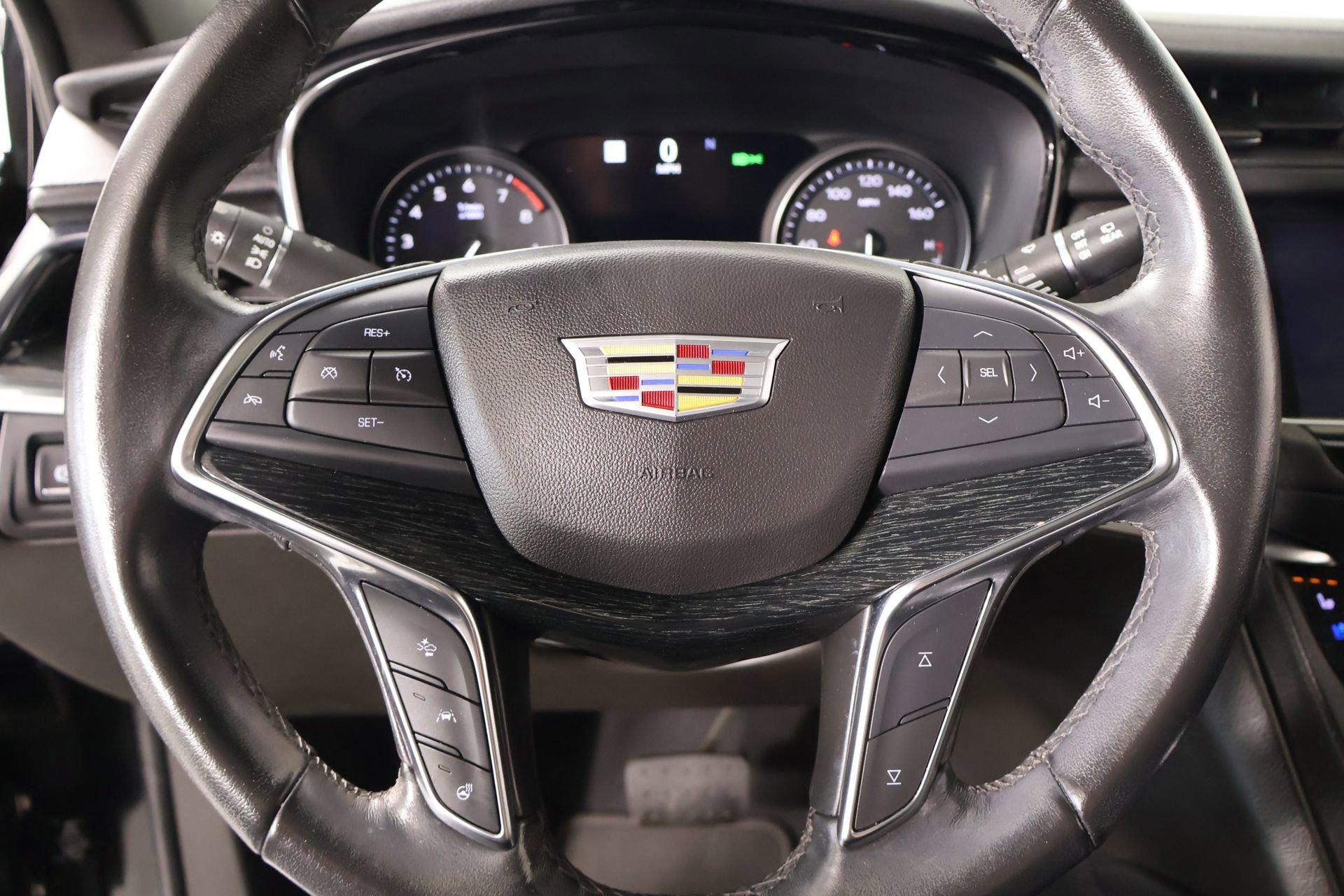 Used 2022 Cadillac XT5 Premium Luxury w/ Technology Package FWD image 3