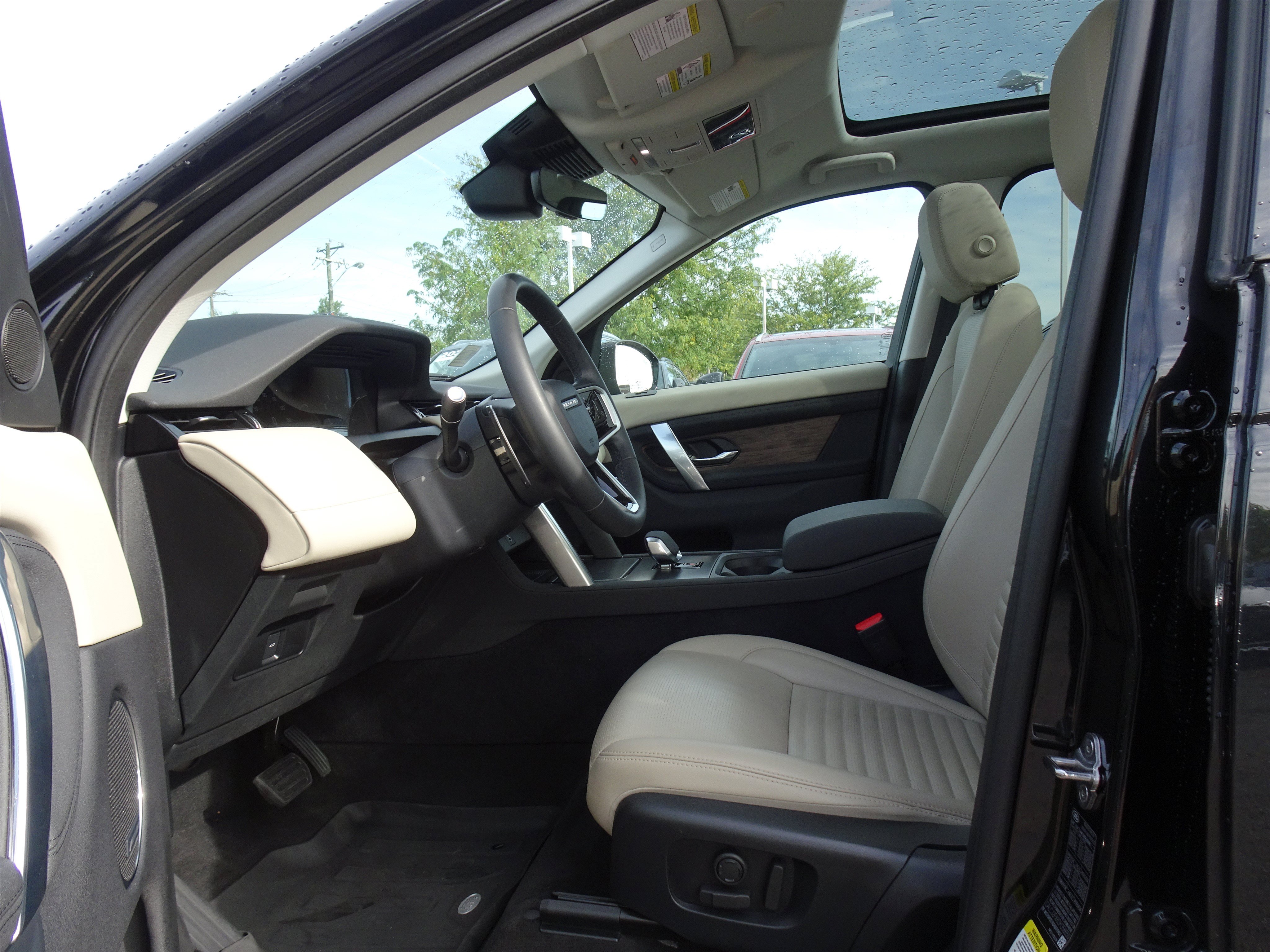 Used 2025 Land Rover Discovery Sport S AWD/4WD image 9