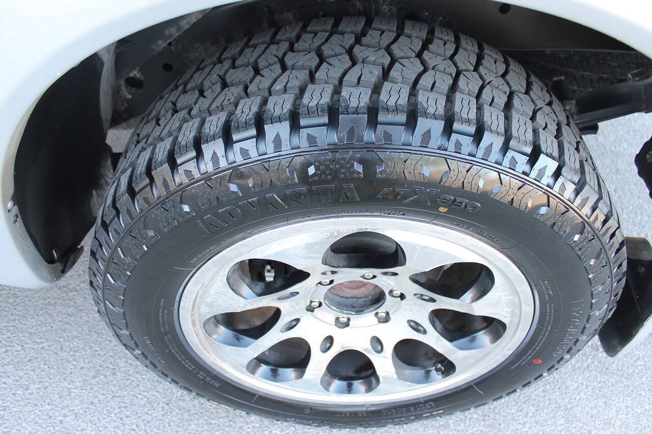Used 2010 Nissan Titan LE w/ Technology Pkg RWD image 13