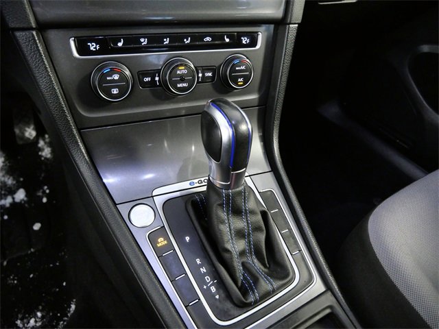 Used 2016 Volkswagen e-Golf SE w/ DC Fast Charging Package image 19