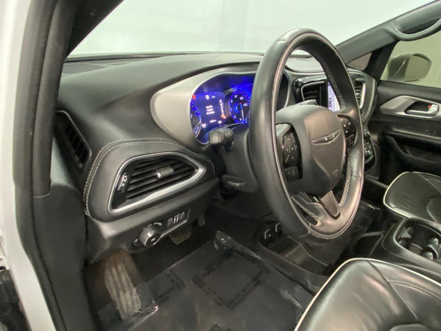 Used 2018 Chrysler Pacifica Limited w/ S Appearance Package FWD image 36