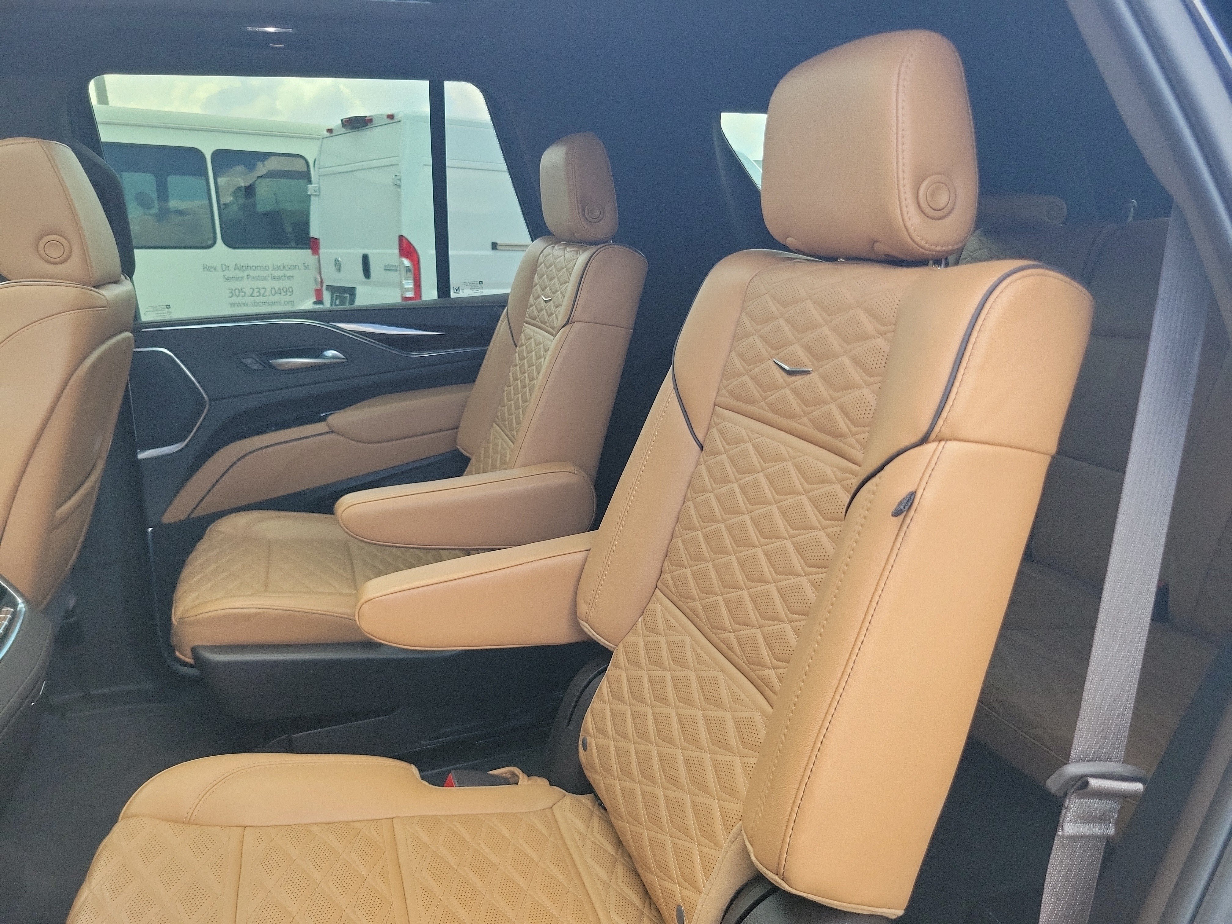 Used 2023 Cadillac Escalade Premium Luxury w/ LPO, Radiant Package AWD/4WD image 14