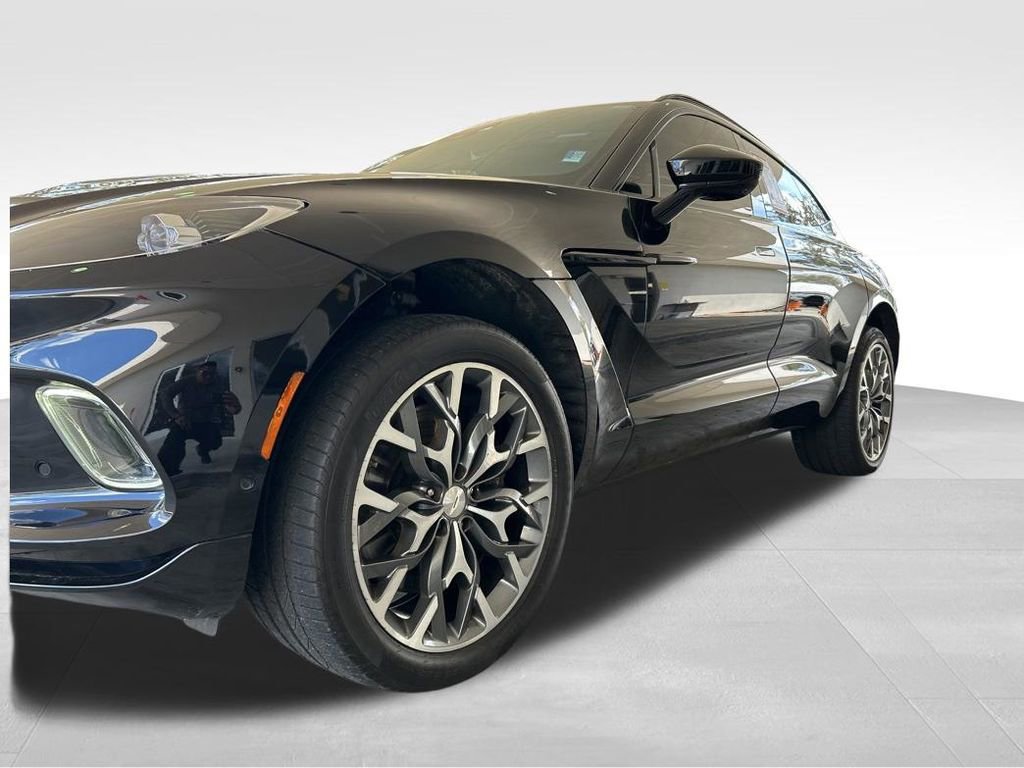 Used 2023 Aston Martin DBX image 15