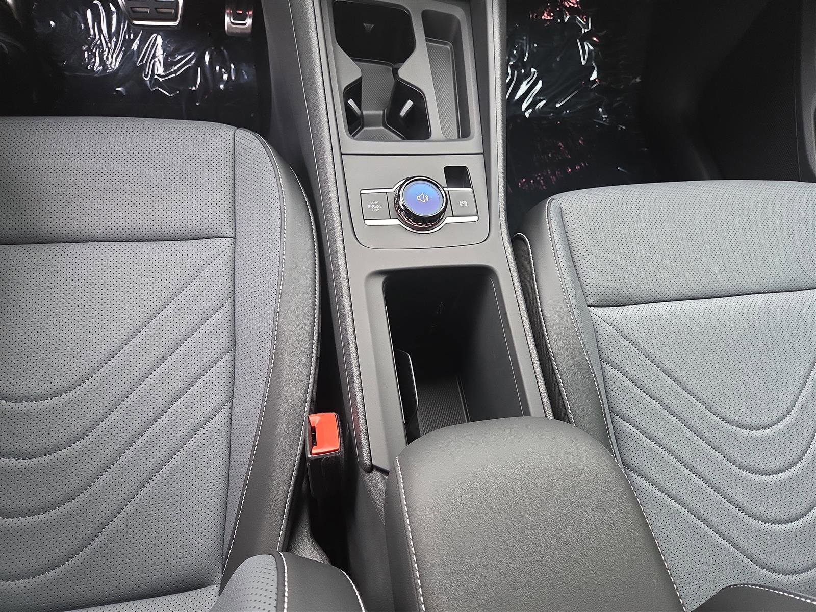 New 2025 Volkswagen Tiguan SE R-Line image 25