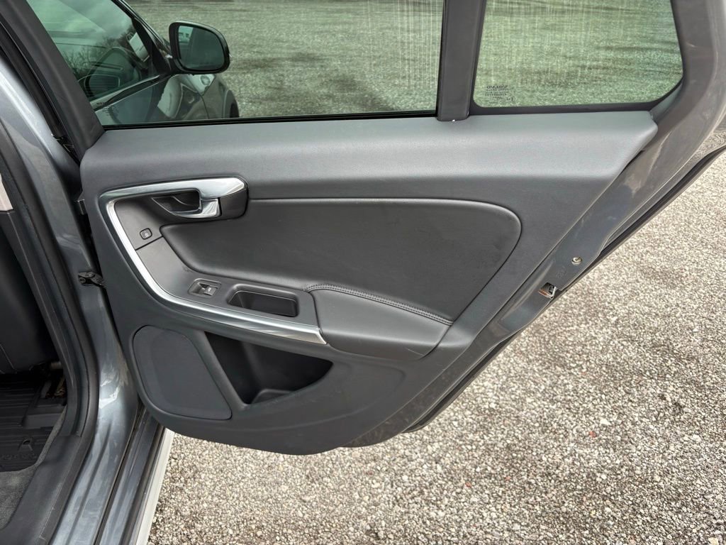 Used 2017 Volvo V60 T5 Cross Country w/ Convenience Package image 13