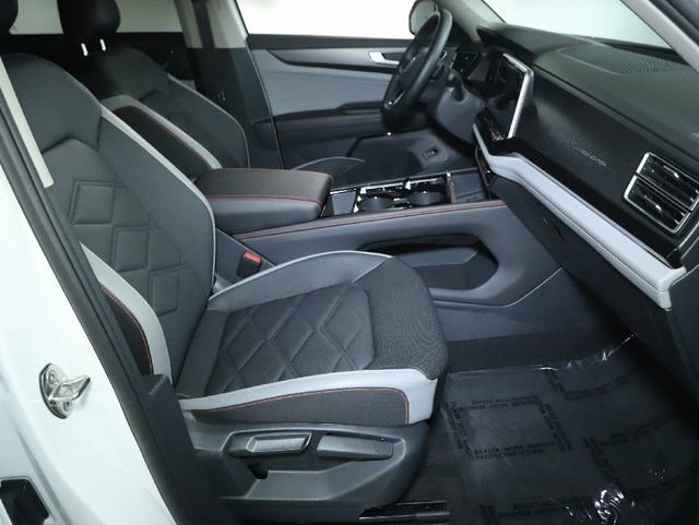 Used 2025 Volkswagen Atlas Peak Edition SE AWD/4WD image 38