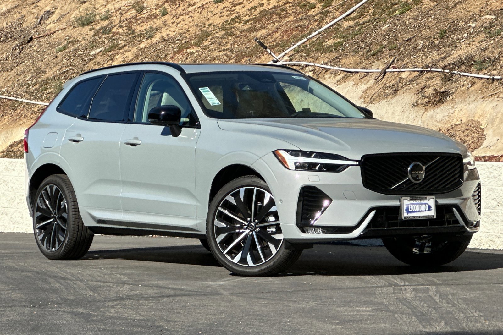 New 2026 Volvo XC60 B5 Ultra w/ Climate Package image 2