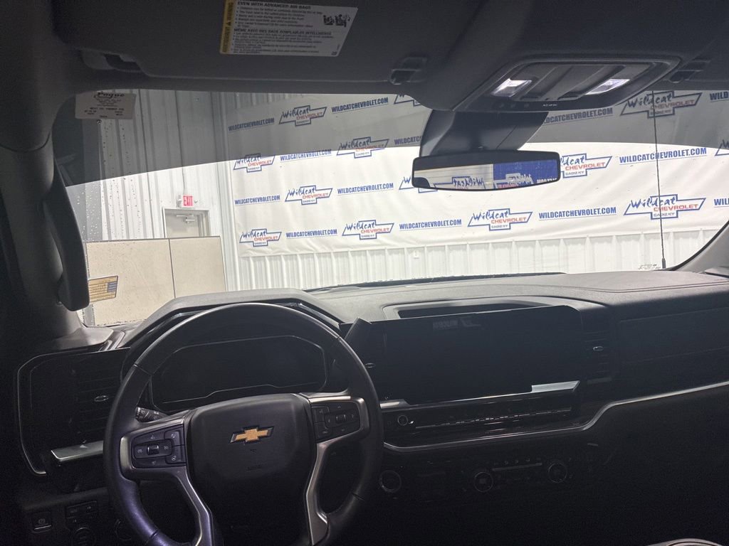 Used 2022 Chevrolet Silverado 1500 LT w/ Z71 Off-Road Package AWD/4WD image 2