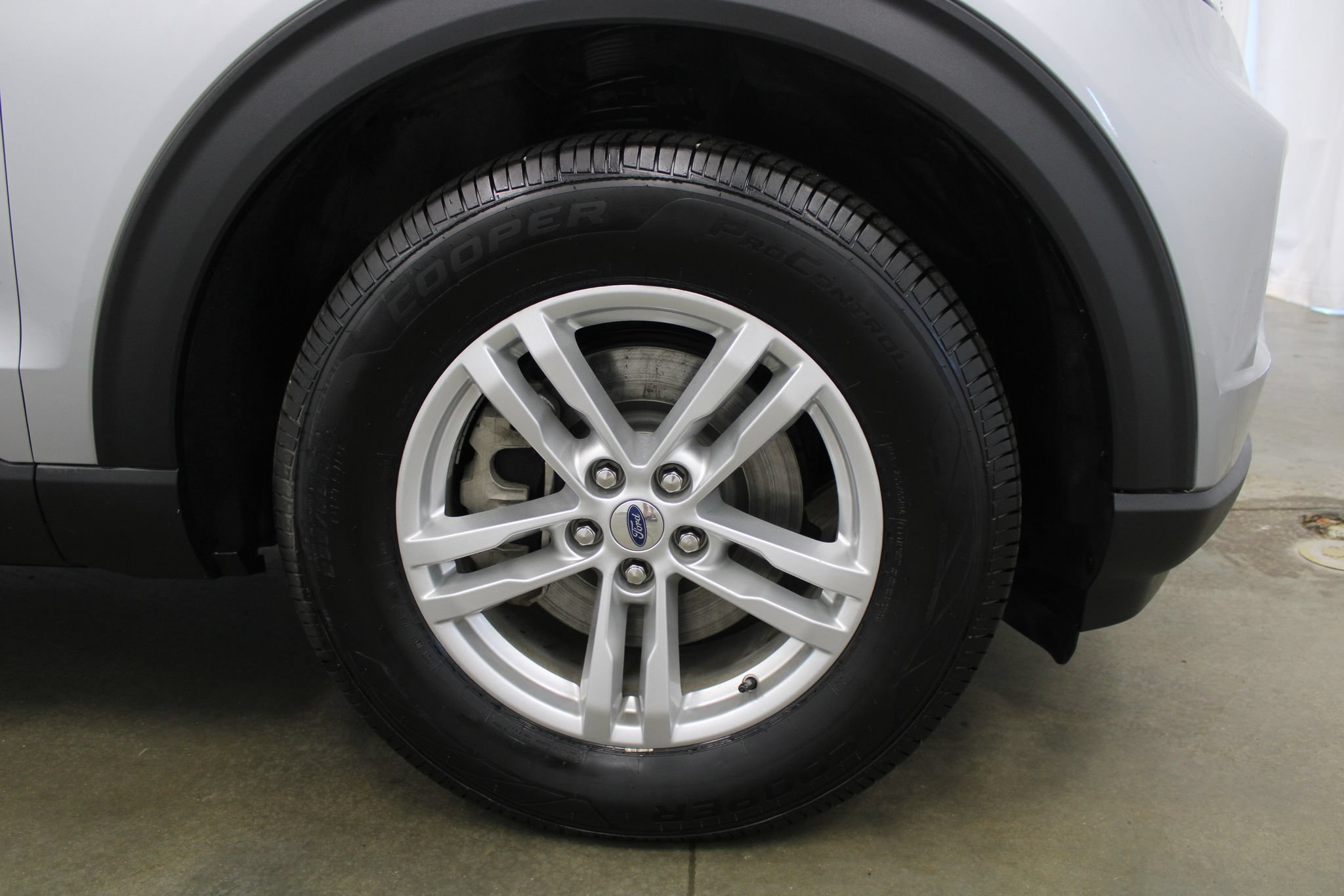 Used 2022 Ford Explorer XLT w/ Equipment Group 202A AWD/4WD image 5