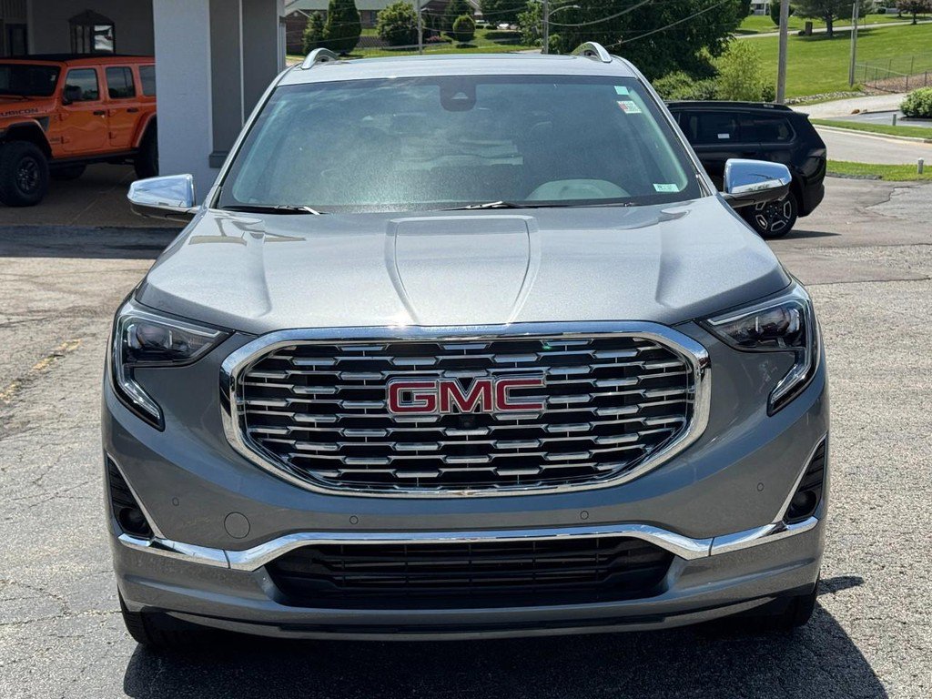 Used 2020 GMC Terrain Denali w/ Denali Premium Package AWD/4WD image 11