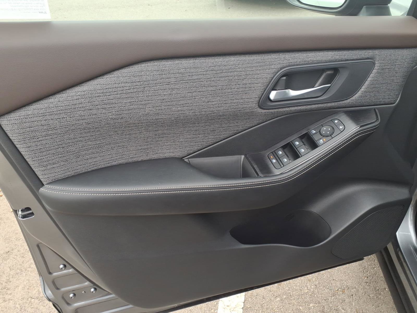Certified 2023 Nissan Rogue SV image 15