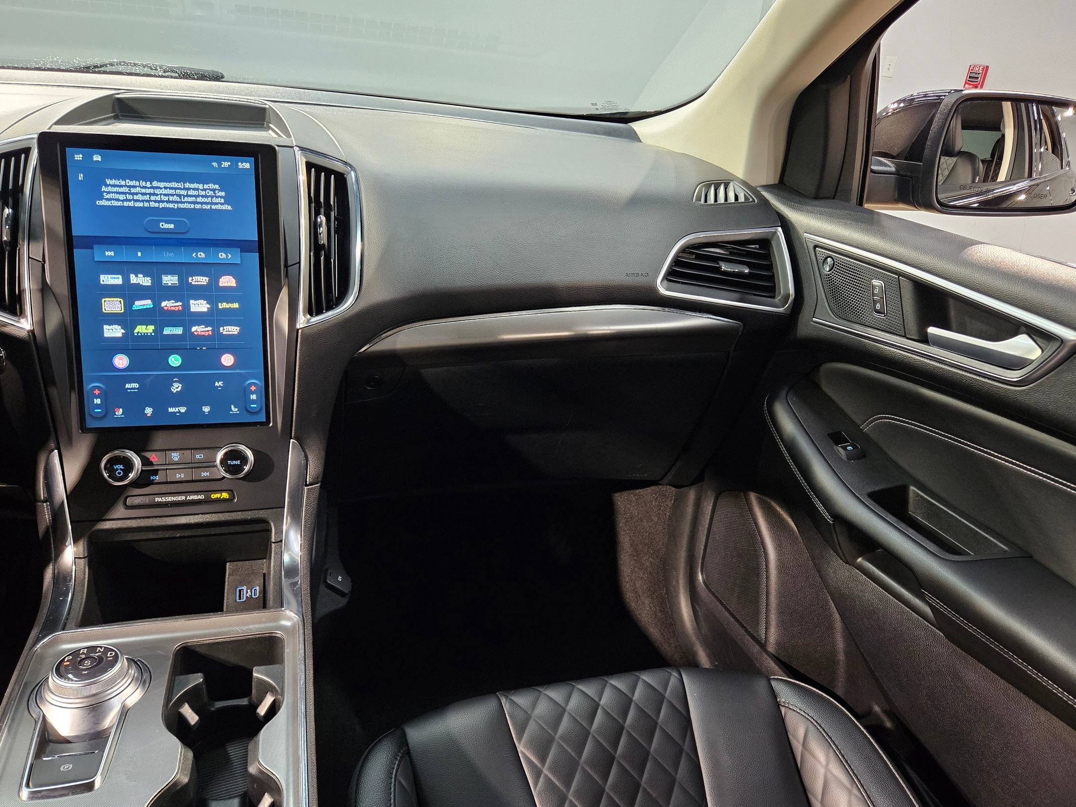 Used 2024 Ford Edge Titanium image 11