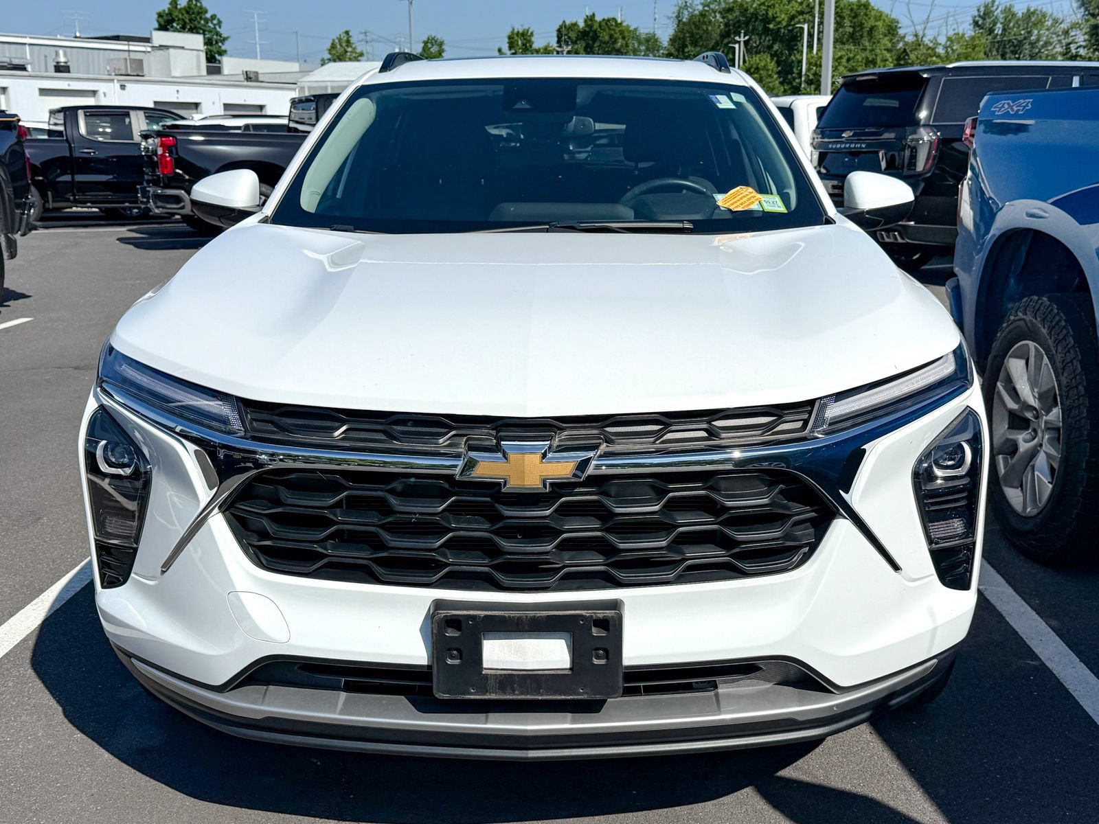 Used 2024 Chevrolet Trax LT w/ Sunroof Package FWD image 9