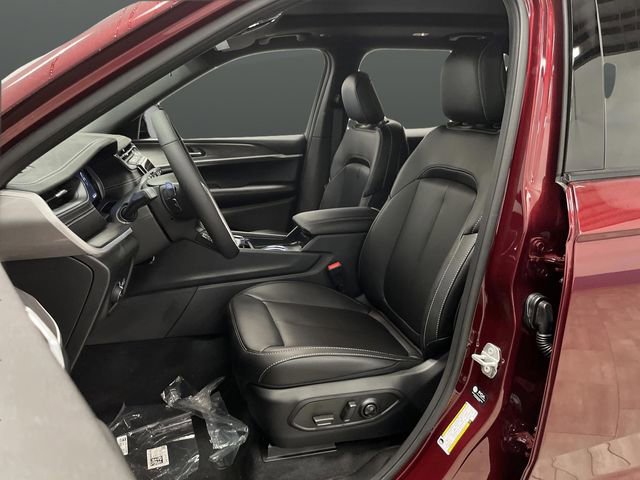 New 2025 Jeep Grand Cherokee L Limited w/ Black Appearance Package image 4