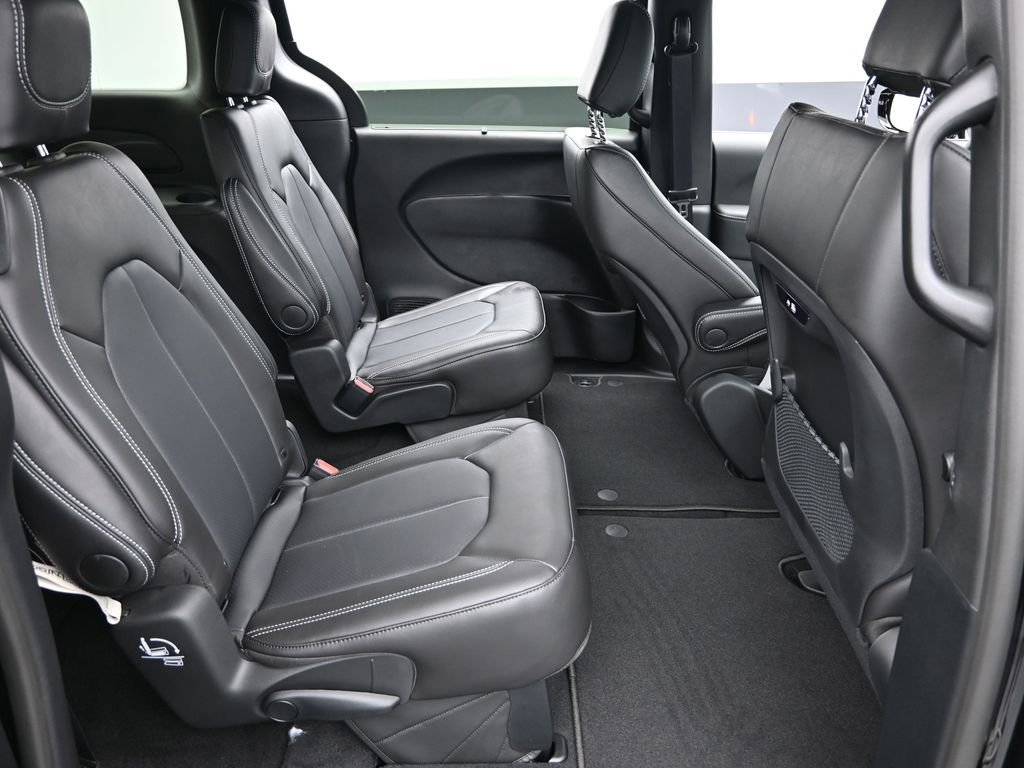New 2026 Chrysler Pacifica Select image 16