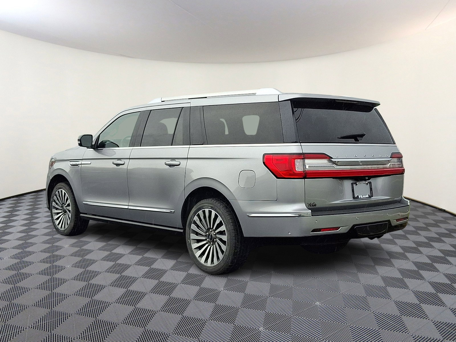 Used 2021 Lincoln Navigator L Reserve w/ Luxury Package AWD/4WD image 4