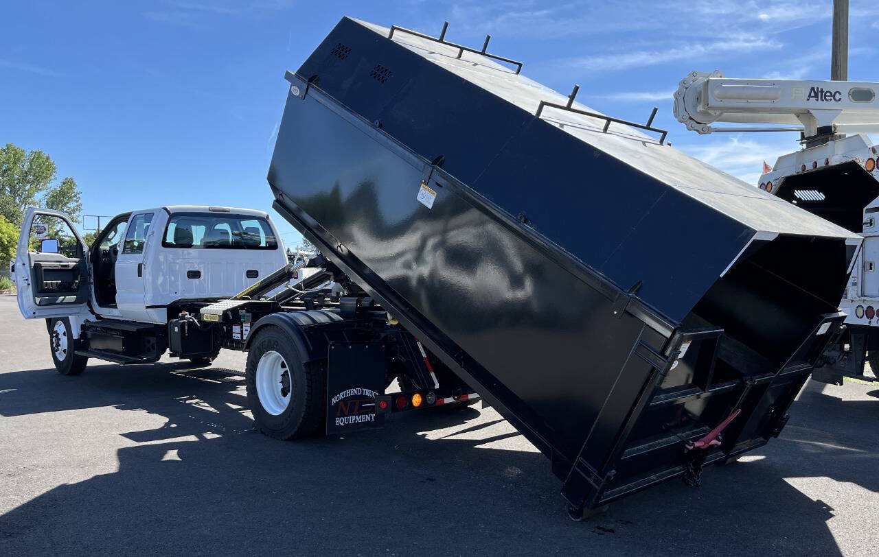 Used 2023 Ford F750 2WD Crew Cab Super Duty image 32