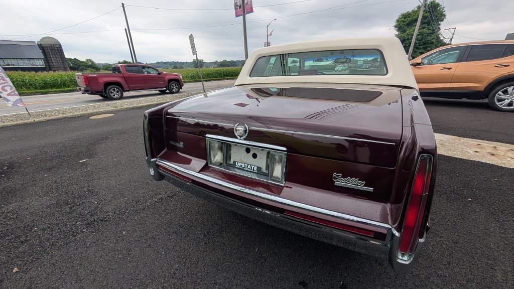 Used 1992 Cadillac Fleetwood Coupe FWD image 21