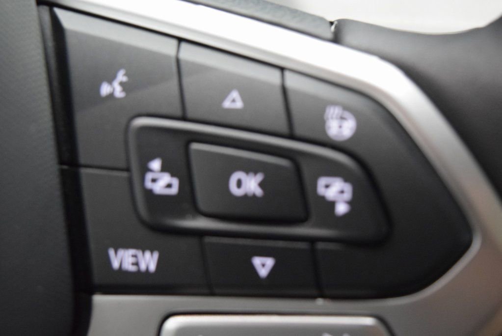 New 2025 Volkswagen Taos SE image 13