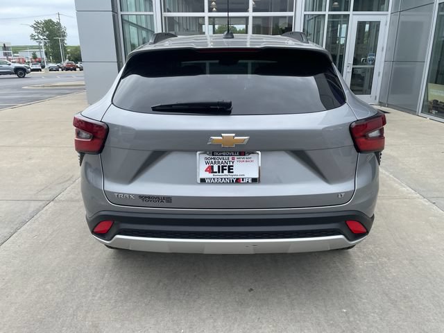 Used 2025 Chevrolet Trax LT w/ LT Convenience Package FWD image 32
