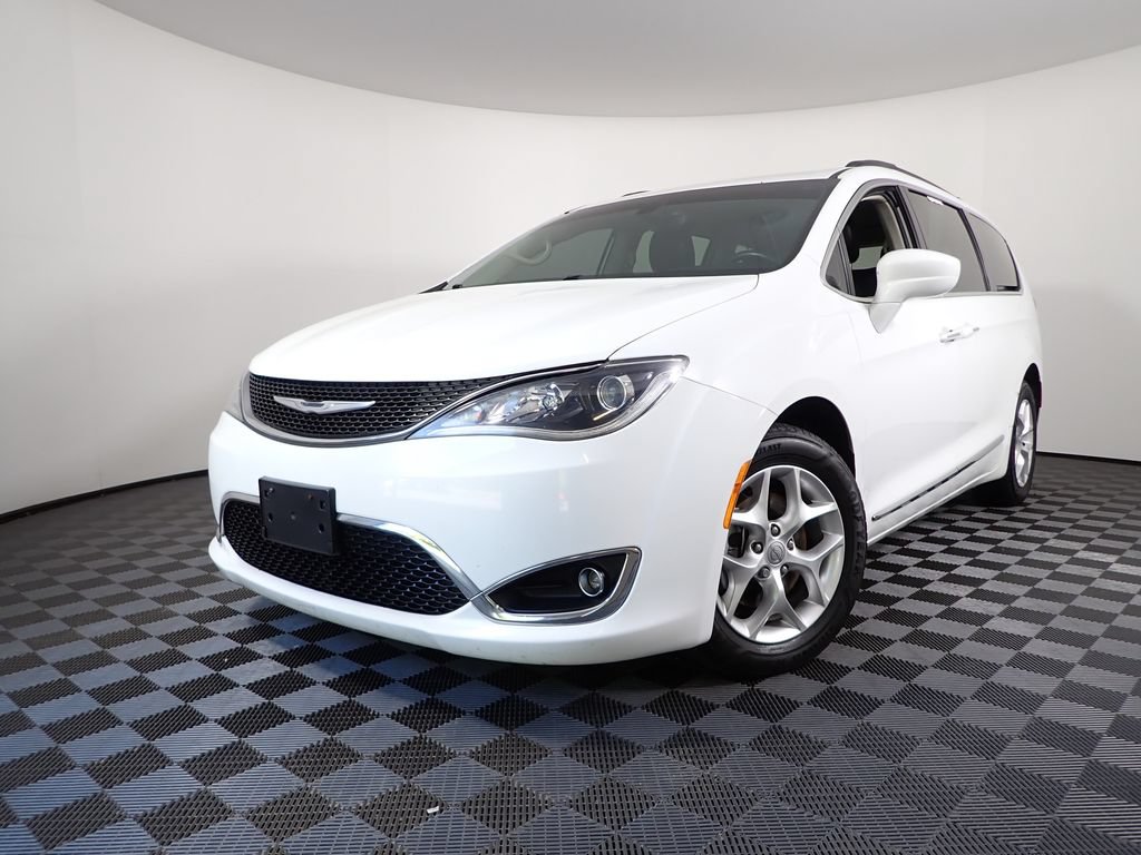 Used 2017 Chrysler Pacifica Touring-L w/ Tire & Wheel Group FWD image 2