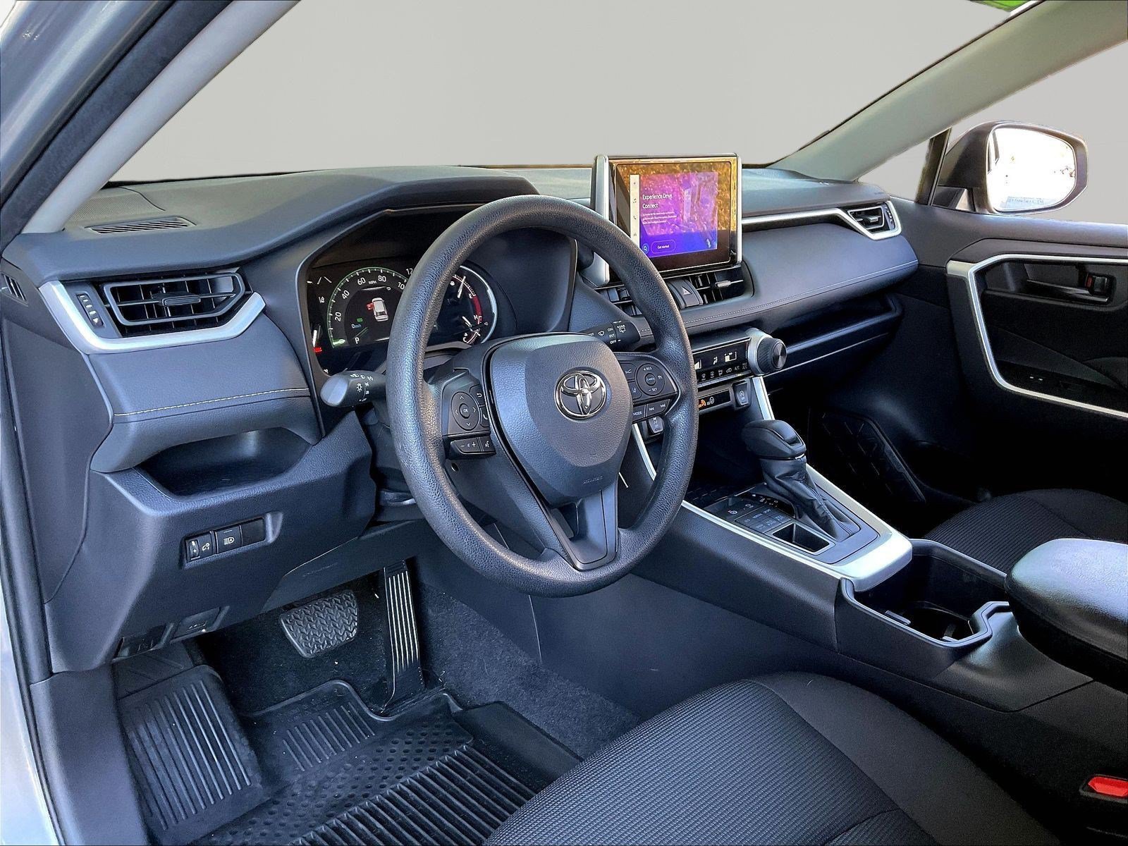 Used 2024 Toyota RAV4 LE AWD/4WD image 17