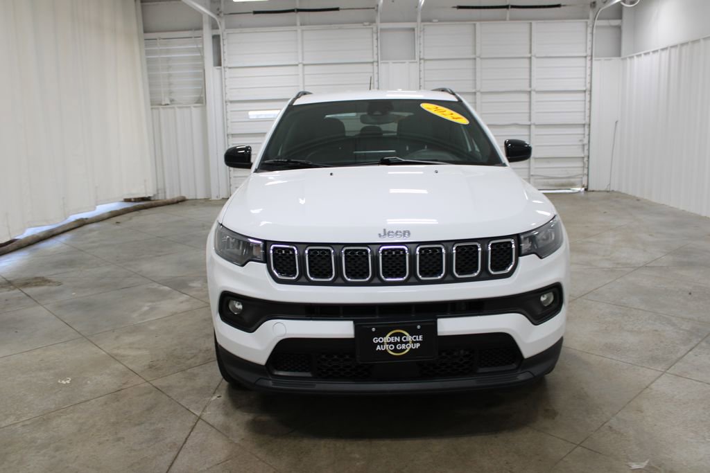 Used 2024 Jeep Compass Latitude image 3