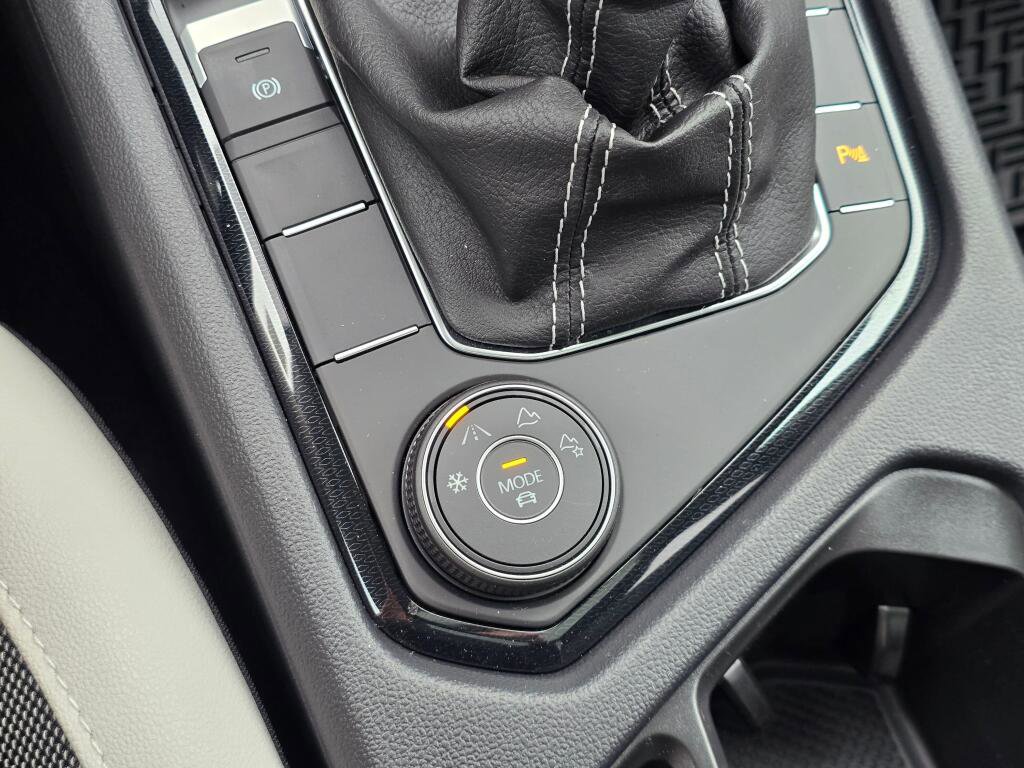 New 2026 Volkswagen Taos SE image 33