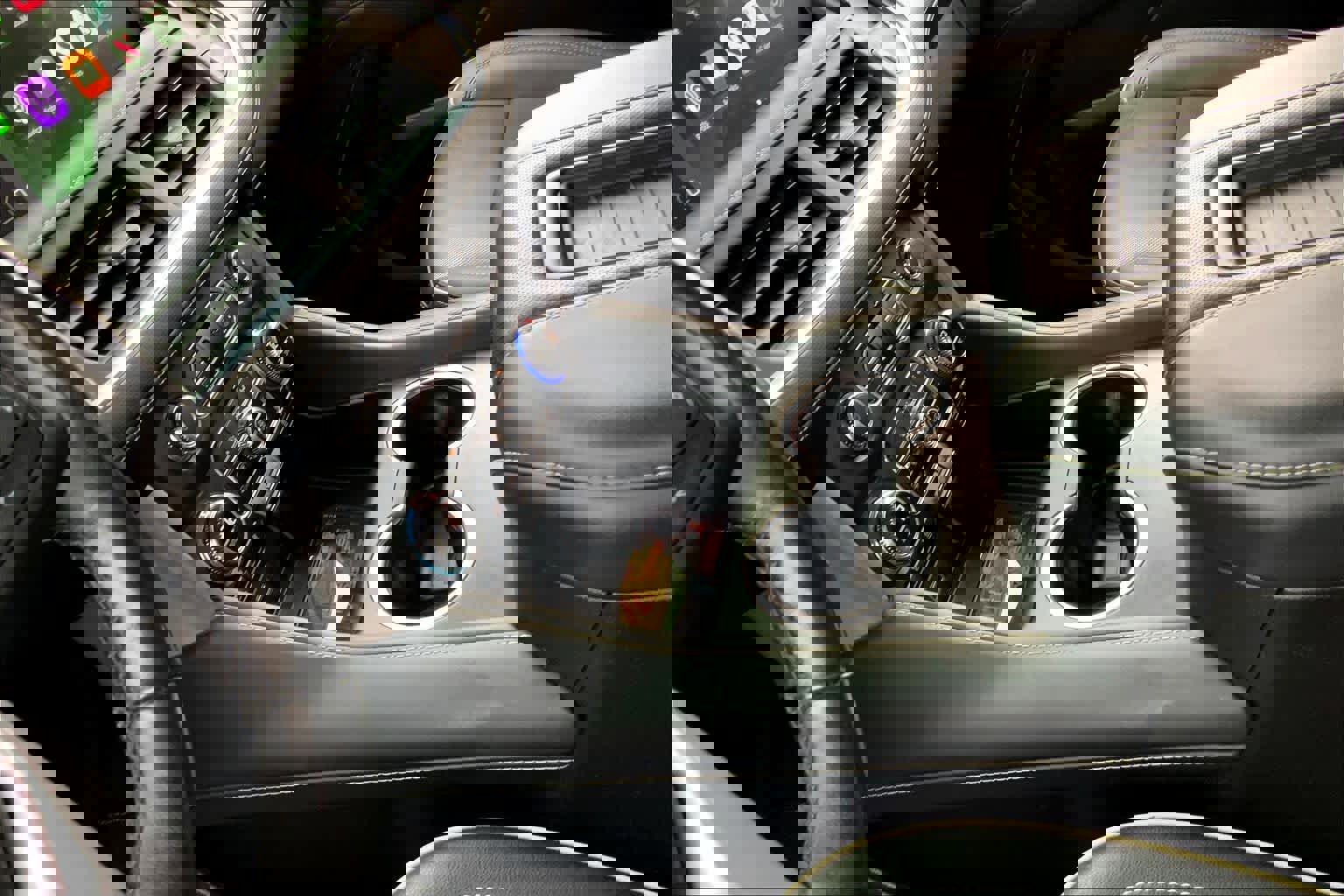 Used 2022 GMC Yukon SLT w/ SLT Luxury Package image 15