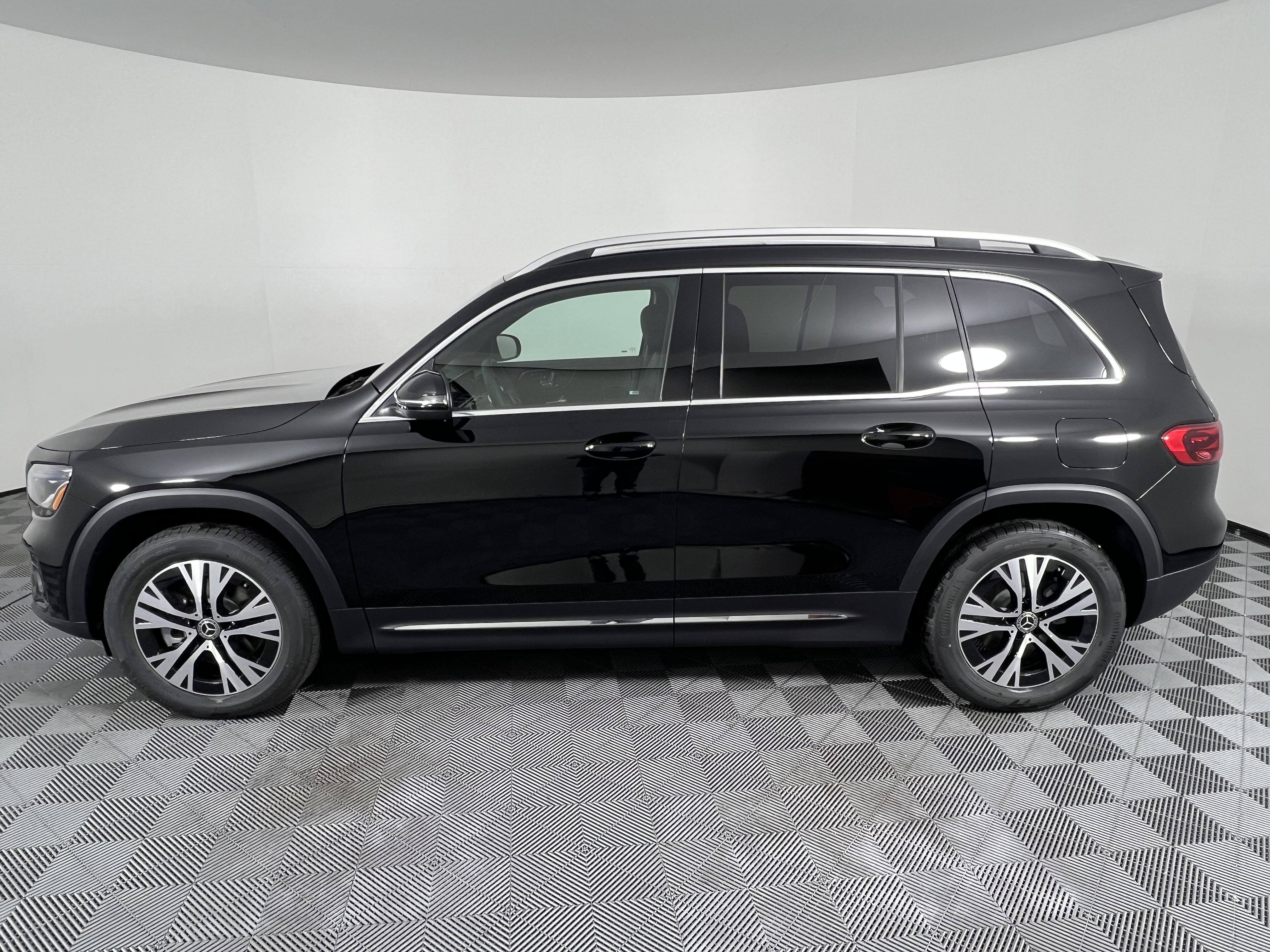 Used 2026 Mercedes-Benz GLB 250 4MATIC image 9