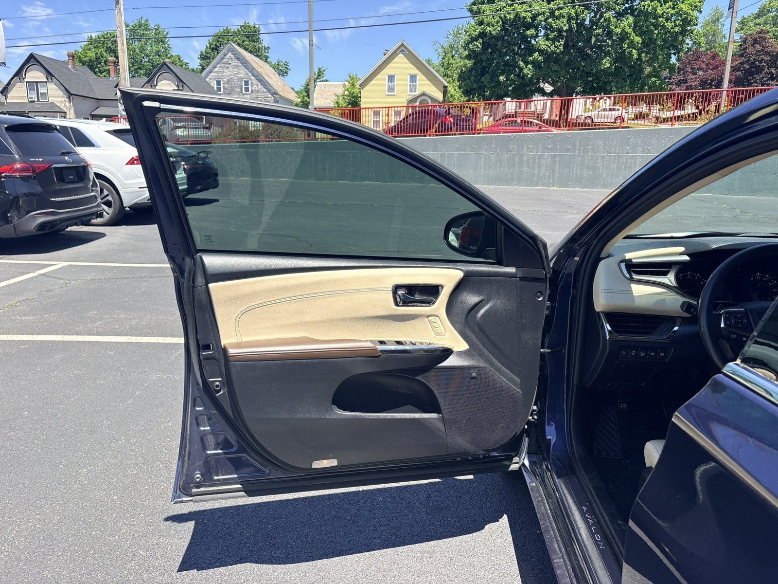 Used 2017 Toyota Avalon Limited w/ Carpet Mat Package FWD image 12