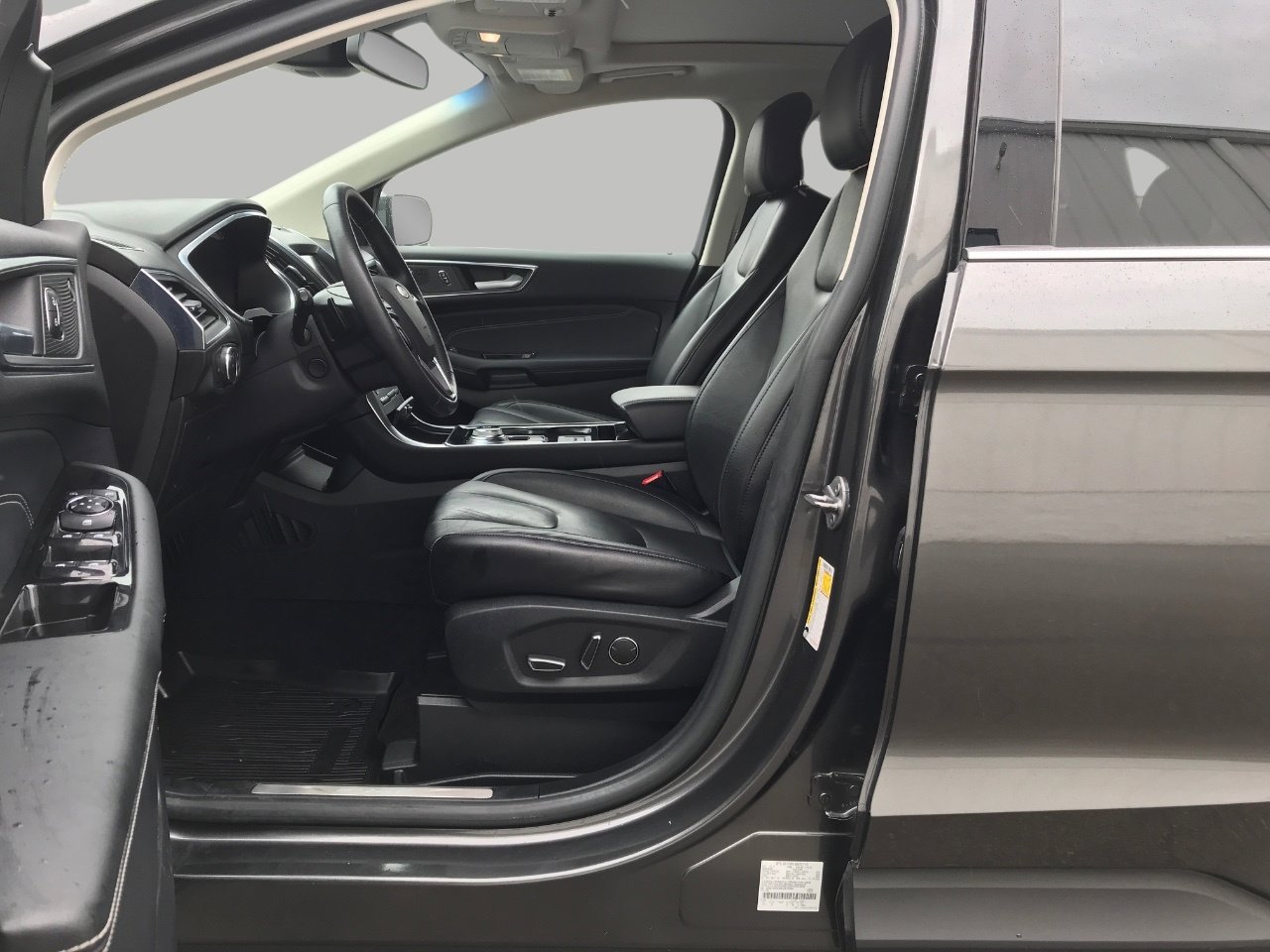 Used 2019 Ford Edge Titanium w/ Cold Weather Package AWD/4WD image 9
