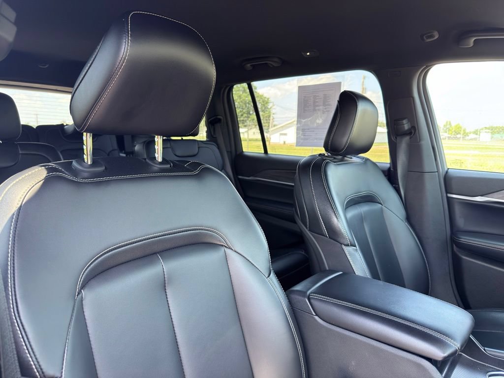 Used 2024 Jeep Grand Cherokee L Limited AWD/4WD image 40