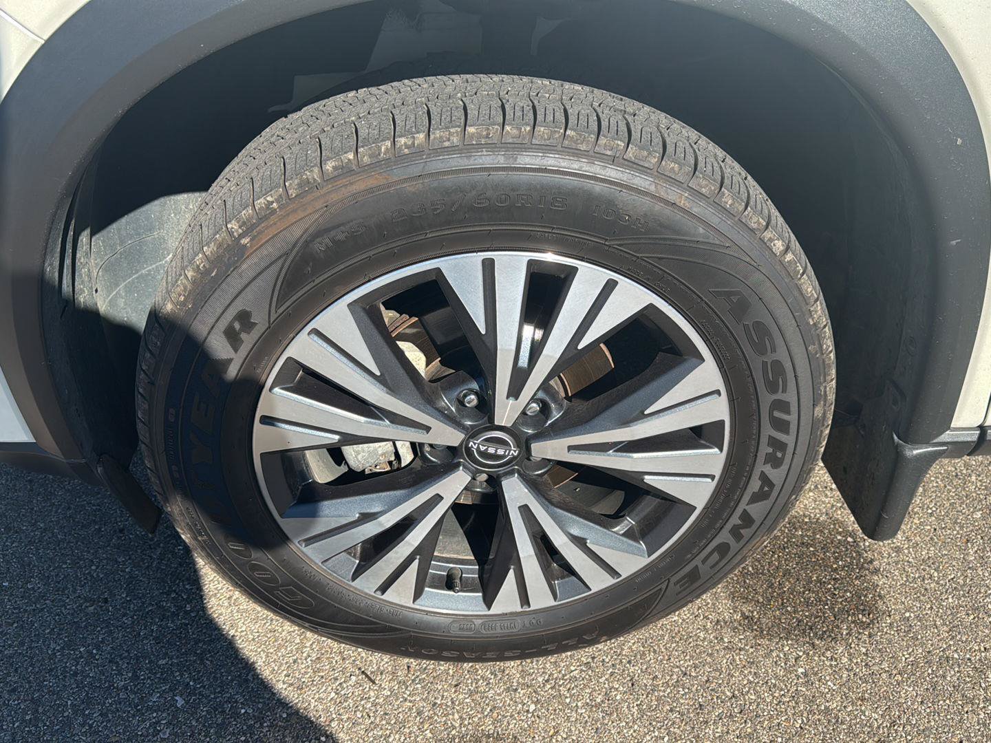 Used 2023 Nissan Rogue SV w/ SV Premium Package AWD/4WD image 9