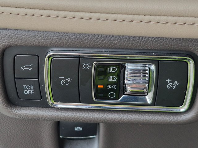 Used 2021 Lincoln Nautilus FWD w/ Equipment Group 101A image 14
