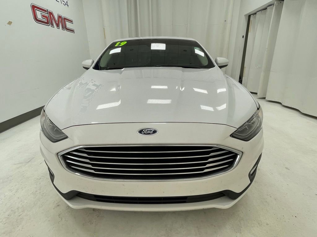 Used 2019 Ford Fusion SE w/ Equipment Group 151A FWD image 2