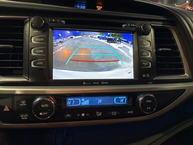 Used 2019 Toyota Highlander SE image 16