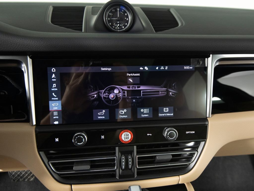 Certified 2025 Porsche Macan image 25