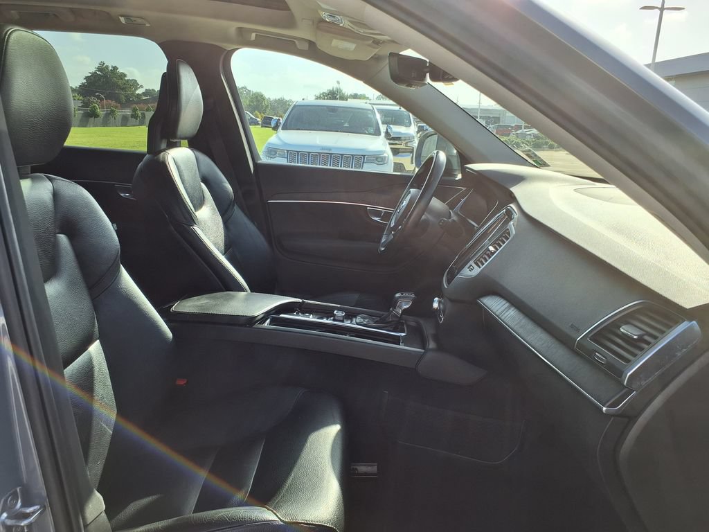 Used 2020 Volvo XC90 T6 Momentum AWD/4WD image 25