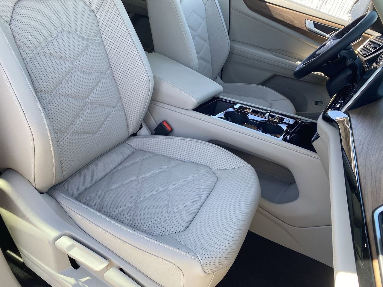 New 2026 Volkswagen Atlas SE image 7