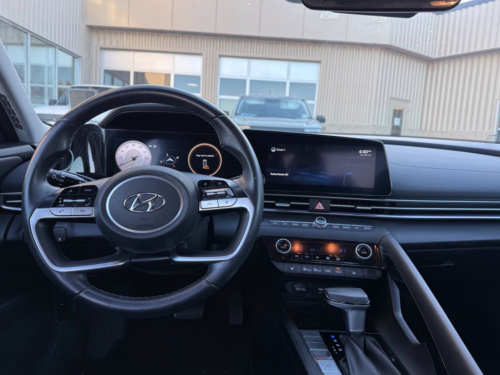 Certified 2022 Hyundai Elantra Limited FWD image 14