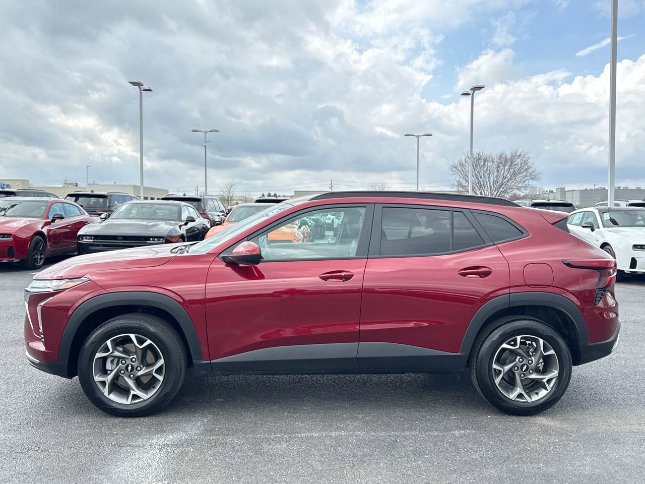 Used 2025 Chevrolet Trax LT w/ LT Convenience Package image 6