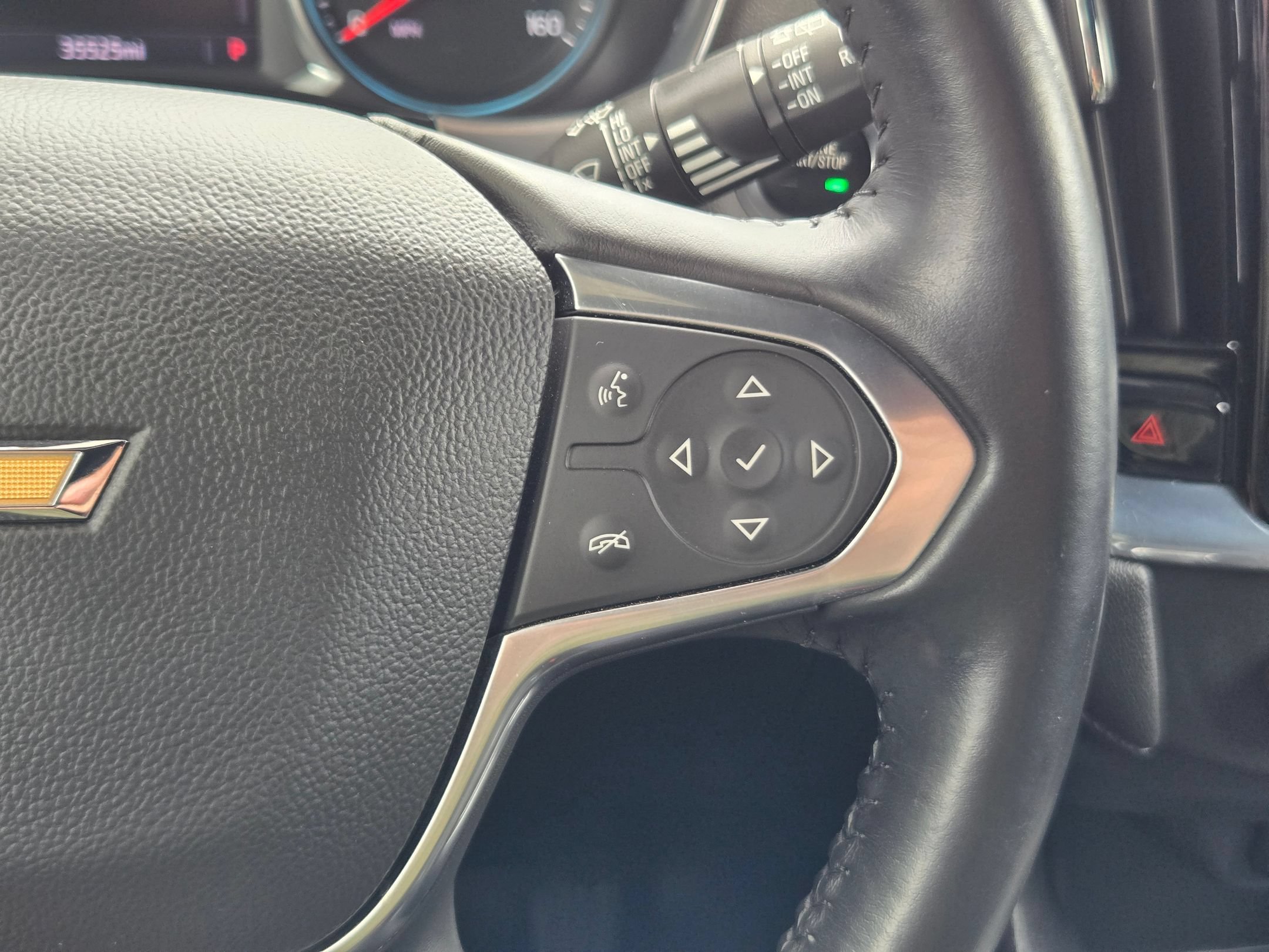 Used 2022 Chevrolet Traverse LT FWD image 13