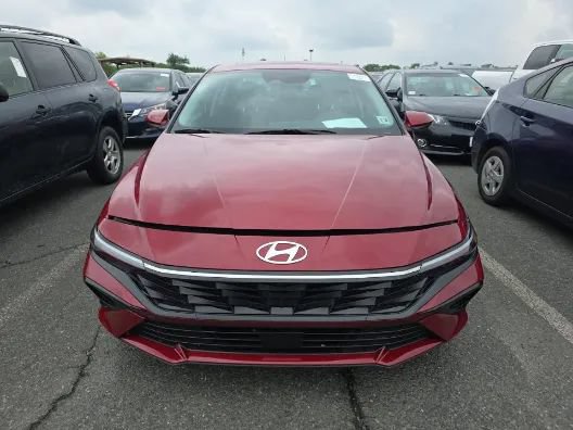 Used 2025 Hyundai Elantra SEL FWD image 2
