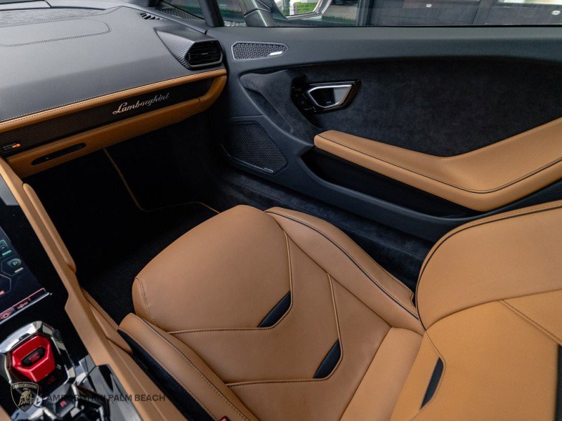 Used 2024 Lamborghini Huracan Tecnica image 11